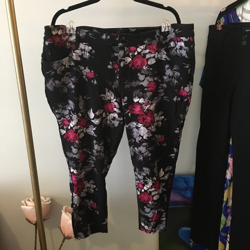 Torrid Floral Crop Pants